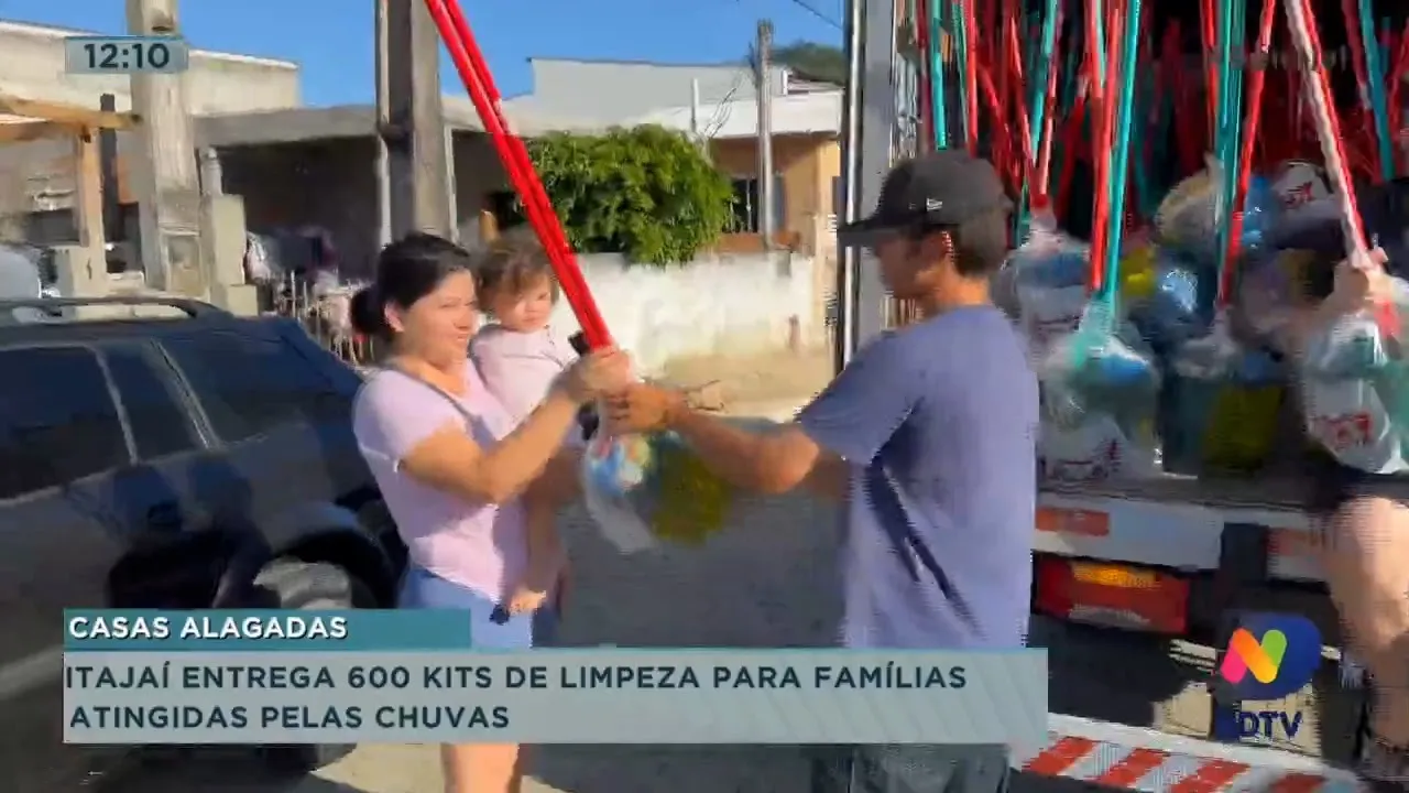 Itajaí entrega 600 kits de limpeza para famílias atingidas pelas chuvas
