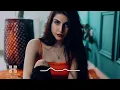 Girl On Couch, Billen Ted - Man In Finance (Lyrics)