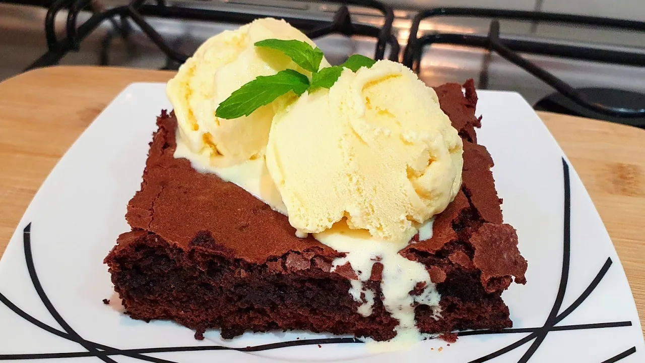 A MELHOR RECEITA DE BROWNIE DE CHOCOLATE | RÁPIDO E FÁCIL!
