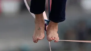 رقابت بندبازان در ارتفاع یک هزار متری در چین 