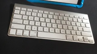 Resetting the Bluetooth on my Apple Magic Keyboard Wireless A1314 When off press hold power button