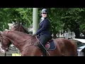 Download Lagu Prinses Amalia te paard door de straten van Den Haag