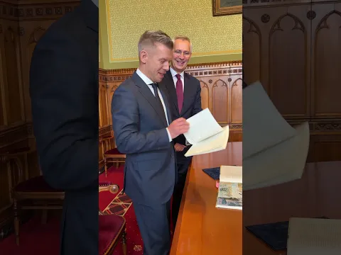 Egészen megható ajándékot kaptam a volt norvég miniszterelnöktől, a NATO egykori főtitkárától