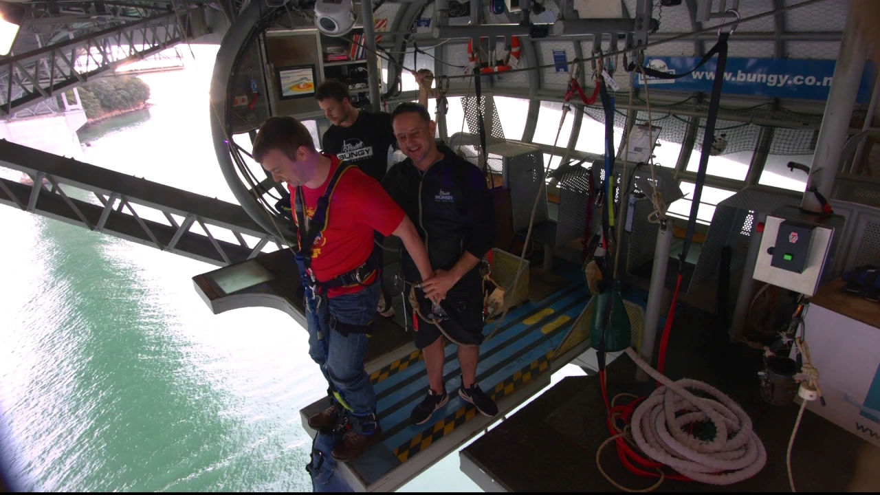 Gavin Wallace Bungy Jump - Auckland Harbour Bridge