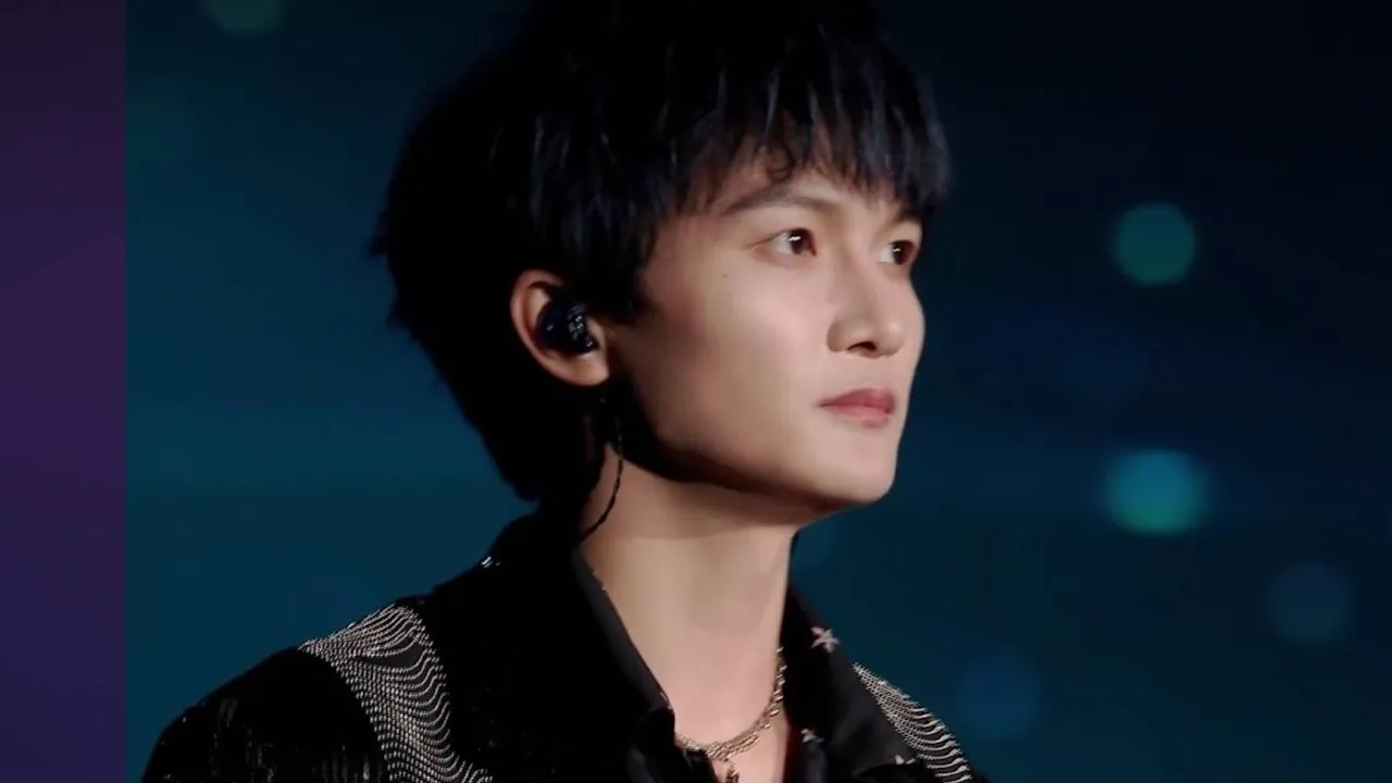 周深【绽放之夜Live 1080P】 演唱歌曲《和光同尘》,第二首来啦,深深真是什么类型的歌曲都能完美驾驭,好听好听~ 周深【绽放之夜Live 1080P】 演唱歌曲《和光同尘》,第二首来啦,深深真是什么类型的歌曲都能完美驾驭,好听好听~