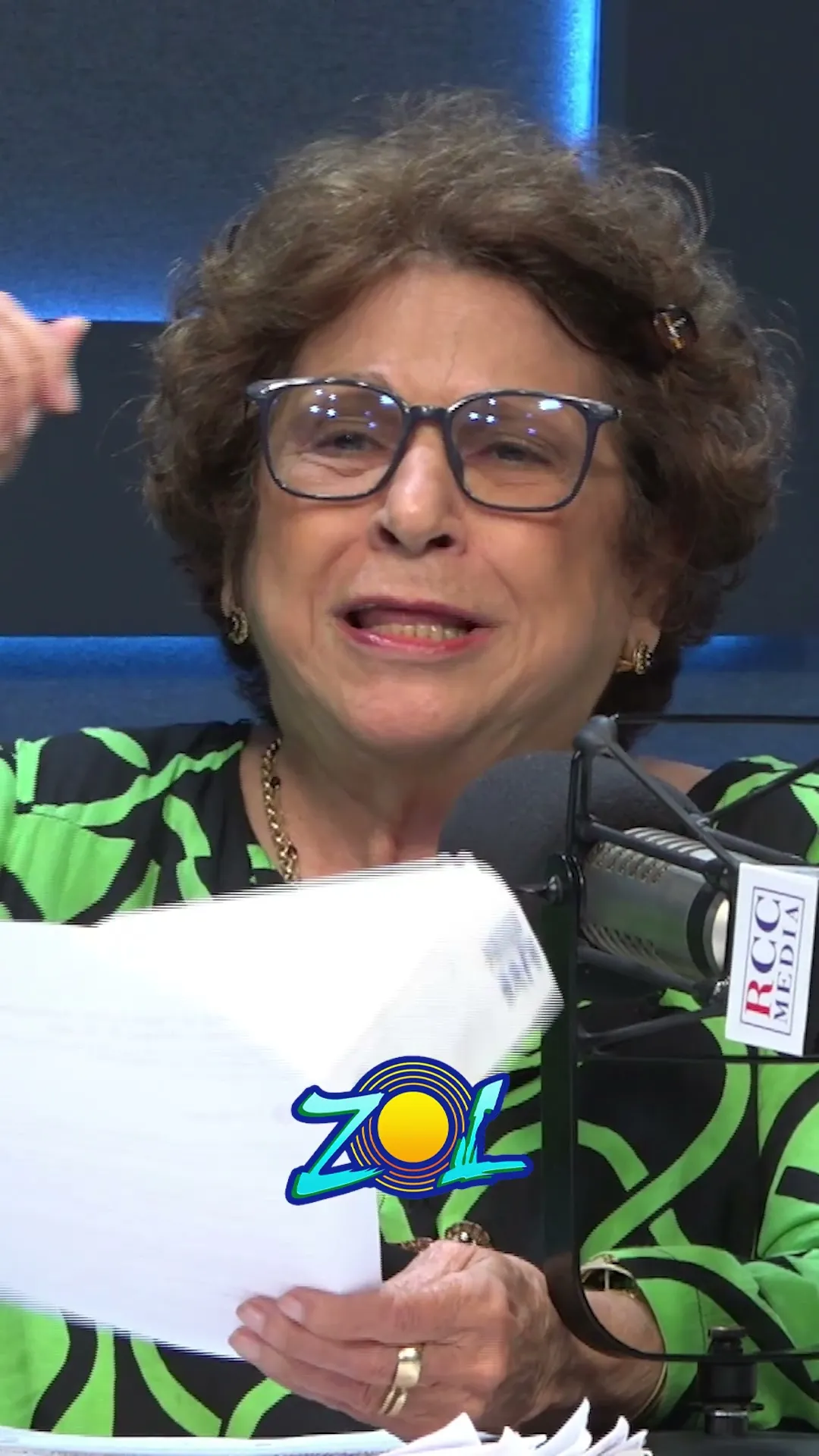 TRUMP DICE QUE HIZO AL PAPA Y LO ATACA