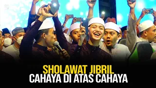 Download SHOLAWAT JIBRIL CAHAYA DI ATAS CAHAYA MILAD KE 16 SYUBBANUL MUSLIMIN MP3