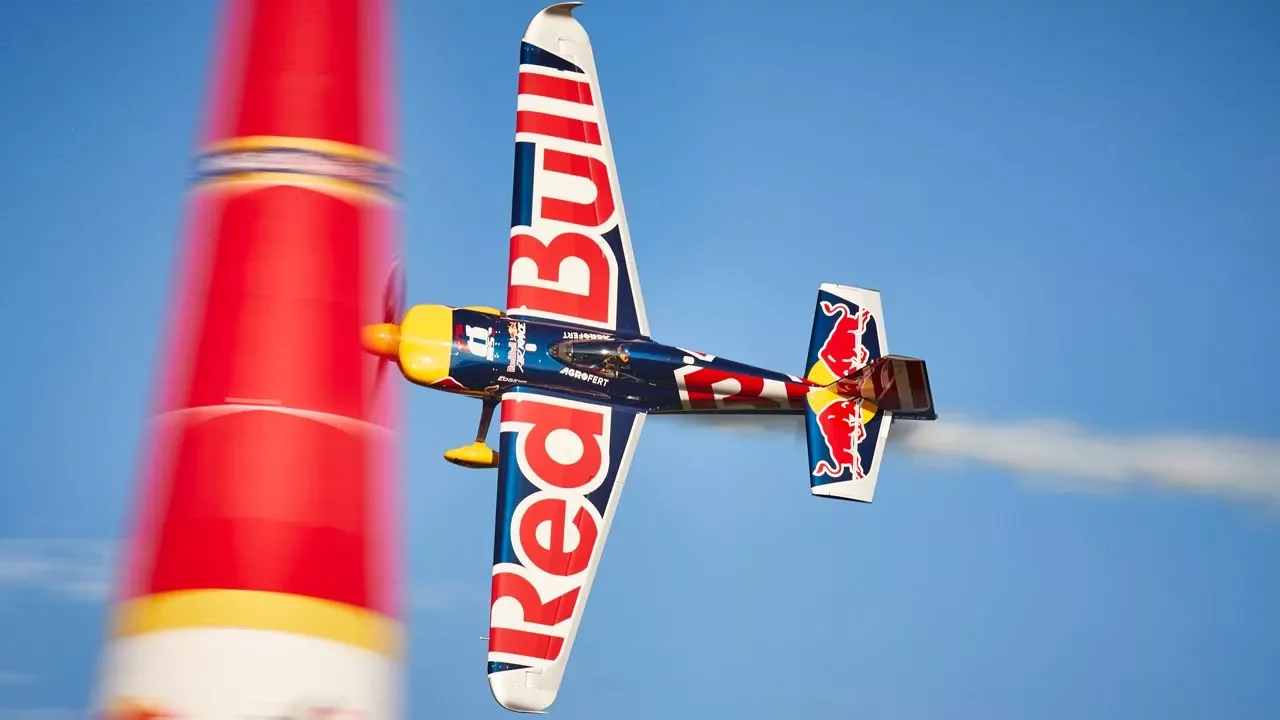 航空機・ヘリコプター RedBull AIR RACE PLANE Fly the skies with Red Bull Air Race and Daydream