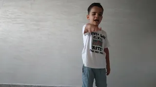 أنشودة اليد اليمنى للأمام دندنها