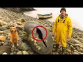 Visser dacht dat hij een enorme mossel had gevonden, maar wordt bleek als hij erin kijkt