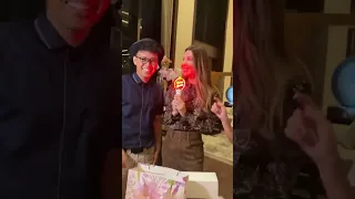 نانسي عجرم تتلقى هدية ثمينة من معجبيها في اندونيسيا قبل ساعات من إقامة حفلها الاو ل 