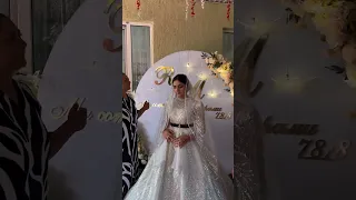 أخ العروس يضع الحزام على خصرها عادات وتقاليد 