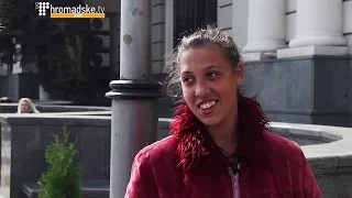 Жебраю щоб заробити на Великдень 