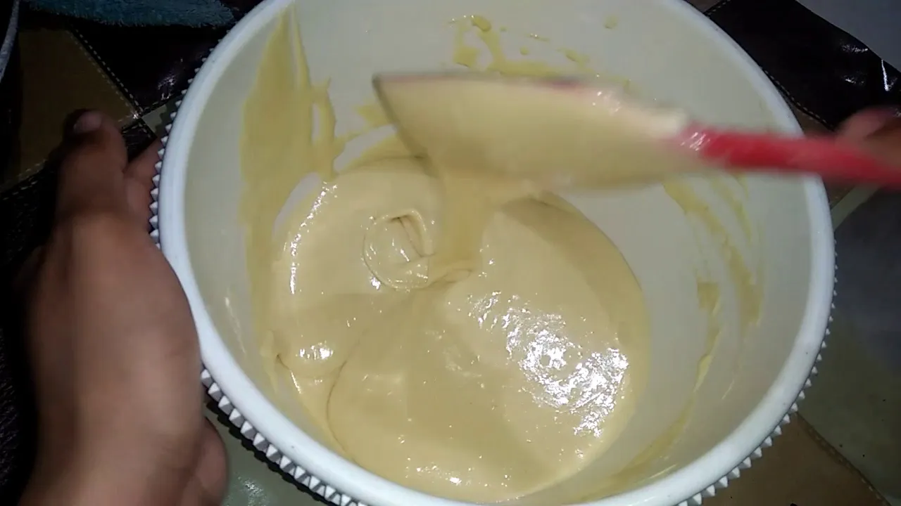 Bahan Kue cubit: *tepung terigu 150gr * soda kue 2,3gr *air matang 50gr * Baking powder 2,3gr *telur. 