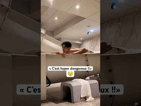 Un TOBOGGAN aquatique dans un love hôtel