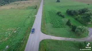 على اول الطريق الزراعي        وانا مسافر  جابلتني صبية حلوة جوي جميلة جوي جولت والله مانا مسافر    دندنها