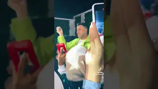 يا عروسه غمضي عينك هديكي بوسة 