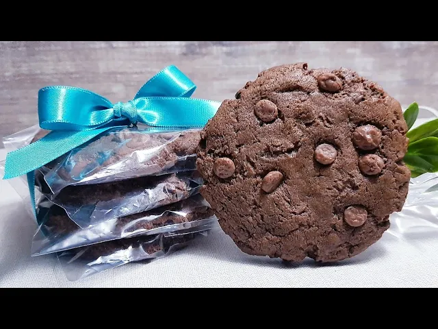 COOKIES DE CHOCOLATE COM GOTINHAS DE CHOCOLATE RECEITA FÁCIL