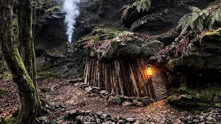 Ormanda Kaya Altına Sığınak İnşa Ettim / Solo Survival Building a Shelter Under a Rock in Nature
