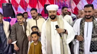 الواد الصغير ده خارب الدنيا مع ابو عزت في بني سويف   عاوز يسمع صبيه طالعه من الحمام        دندنها