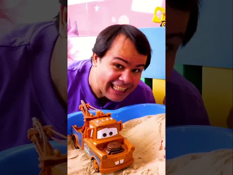 Brincando na caixa de areia com carrinhos #carros #carrosdebrinquedo