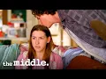 Download Lagu Axl Is Weirdly Nice to Sue | The Middle