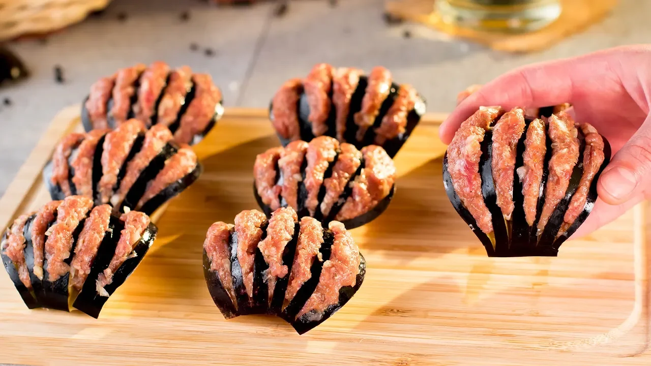 
          
          
          
            
            Gefüllte Auberginen mit Hackfleisch - das Rezept haben Sie sicher nicht probiert!| Schmackhaft.tv
          
        . 