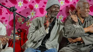 لحظات زهو ومشاعر لا توصف   صالح دقدوقة يرسم الابتسامة بأغنية  لنا الله    دندنها
