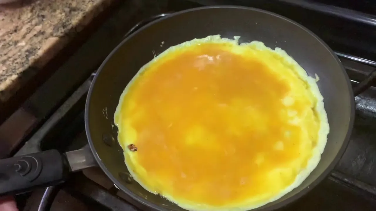 How to Make an Omelet Egg Pizza