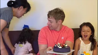 생파로 시작했다가 급하게 애들 재우는 생방송 🎂