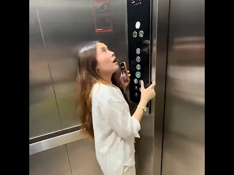 Lift के अंदर ये गलती भूलकर भी मत करना | Never Make This Mistake In Lift | #facts #shorts