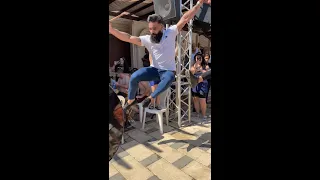 بعمرك شفت حدا بيدبك عالمسبح هالأجواء بس من عند الامبراطور Dabke At The Pool 