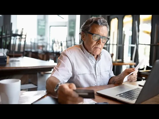 QUANDO É INTERESSANTE TER UM CARTÃO DE CRÉDITO CONSIGNADO?