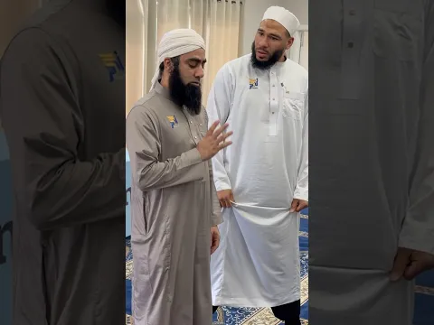 Giving Salaam while praying 👋😂