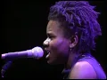 Tracy Chapman - Talkin' bout a Revolution (Live)