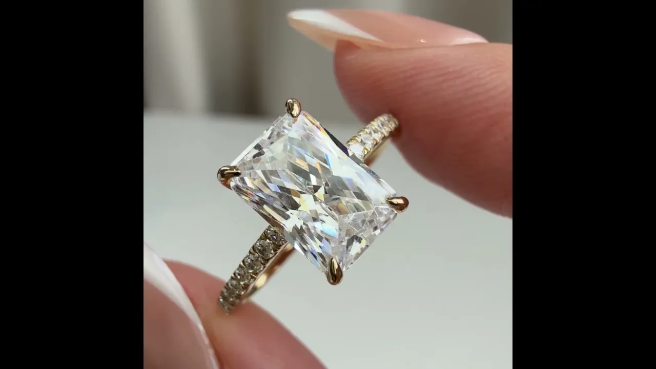 Suri丨Emerald Cut Solitaire Pave 1CT Lab Grown Engagement Ring