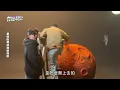 【太敬業啦】懼高症也拚了！蕭秉治爬梯狂抖拍MV 化身小王子詮釋聖誕暖歌〈恆星〉｜完全娛樂