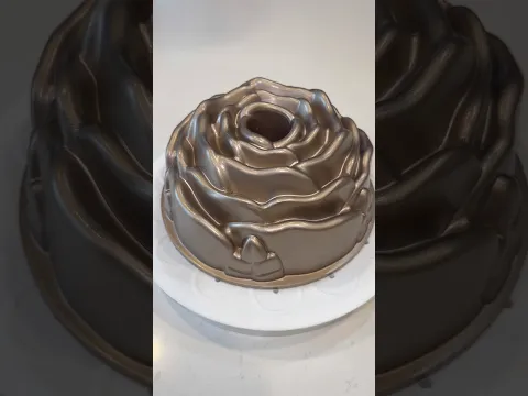 IVE BEEN WORKING ON THIS OXTAIL ROSE CAKE🔥🔥🔥