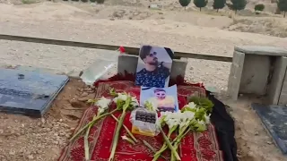 کجا رفتی داداش بدون تو باید چکار کنم هیچ چیزی واسم جذاب نیست هیچ چیزی دلم رو خوش نمیکنه 