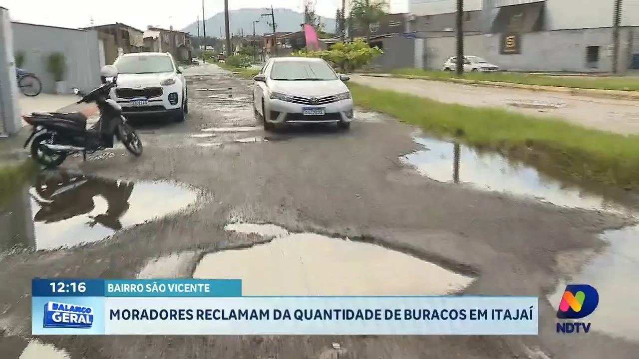 Moradores reclamam da quantidade de buracos em rua no bairro São Vicente