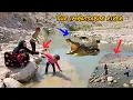 Download Lagu The angel and her children's attempt to cross the river is helped by a kind man to save her.