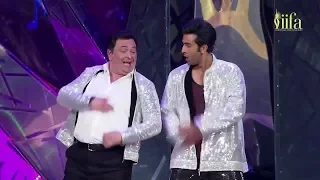 WHAT A SPECTACULAR PERFORMANCE Rishi Kapoor And Ranbir Kapoor Dance At 2020 Awards 