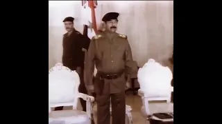 هيبة صدام حسين وضباطه كيف ياخذون له تحيه العسكرية 
