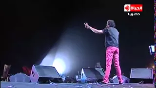 محمد منير و ابداع عازف الكوله عبد الله حلمى فى اغنية الدنيا ريشه فى الهوا من حفل شم النسيم      دندنها