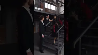 كل دقه شايلها قلبي ياحبيبي شايلها ليك    عمرو دياب دندنها