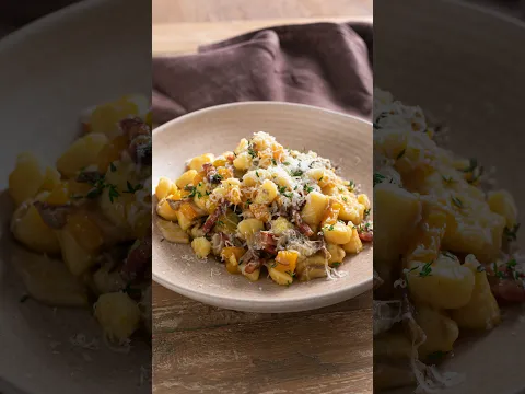 GNOCCHI con ZUCCA, PORCINI e PANCETTA 🍂🍄 Il primo autunnale che sa di domenica! #Shorts