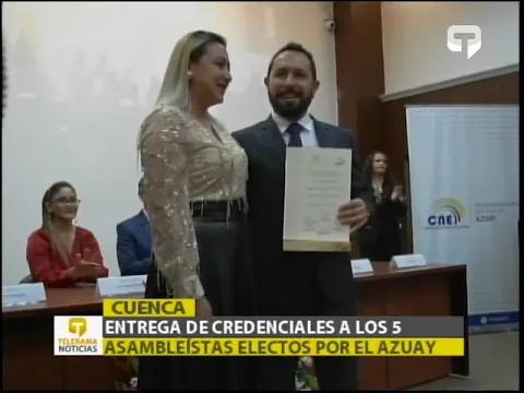 Entrega de credenciales a los 5 asambleístas electos por el Azuay