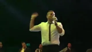 عمرو دياب   رسمها   حفله الا ردن                    دندنها