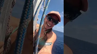Climbing the mast 1000 miles #offshore #sailing #pacificocean