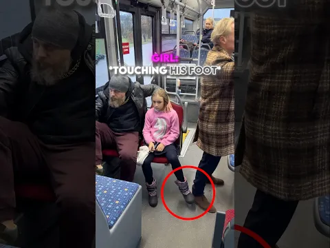 a little girl kicking the foot of stranger😭💔